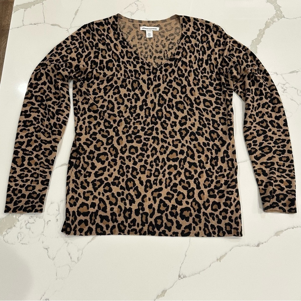 Amazon Essentials Classic Leopard Animal Print V-… - image 1